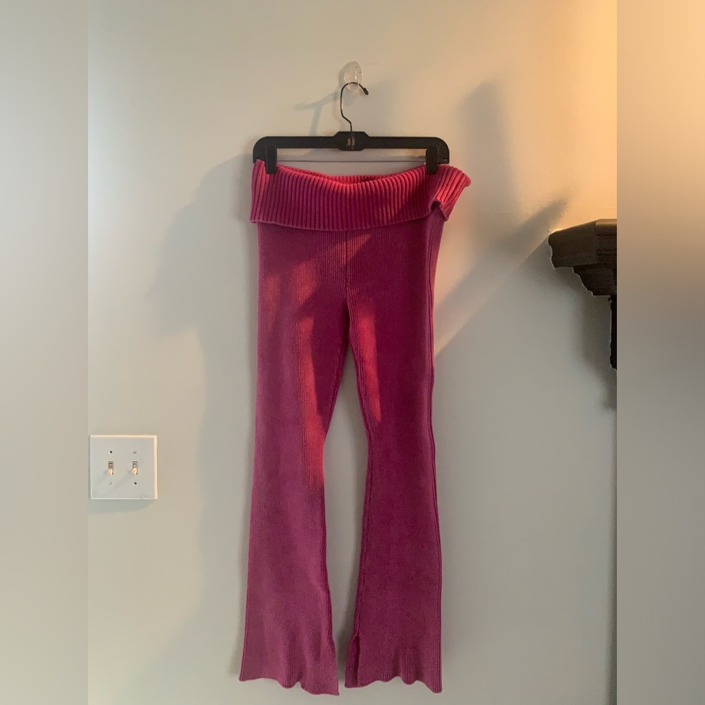 Pink bell bottoms pants 
Size M 
Stretch